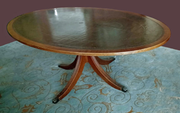 Table basse Regency, piétement bois, plateau cuir sur bois, dimensions 140x91x60ht cm